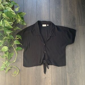 🥳3/&30🥳Tie-front button up Blouse from aritzia